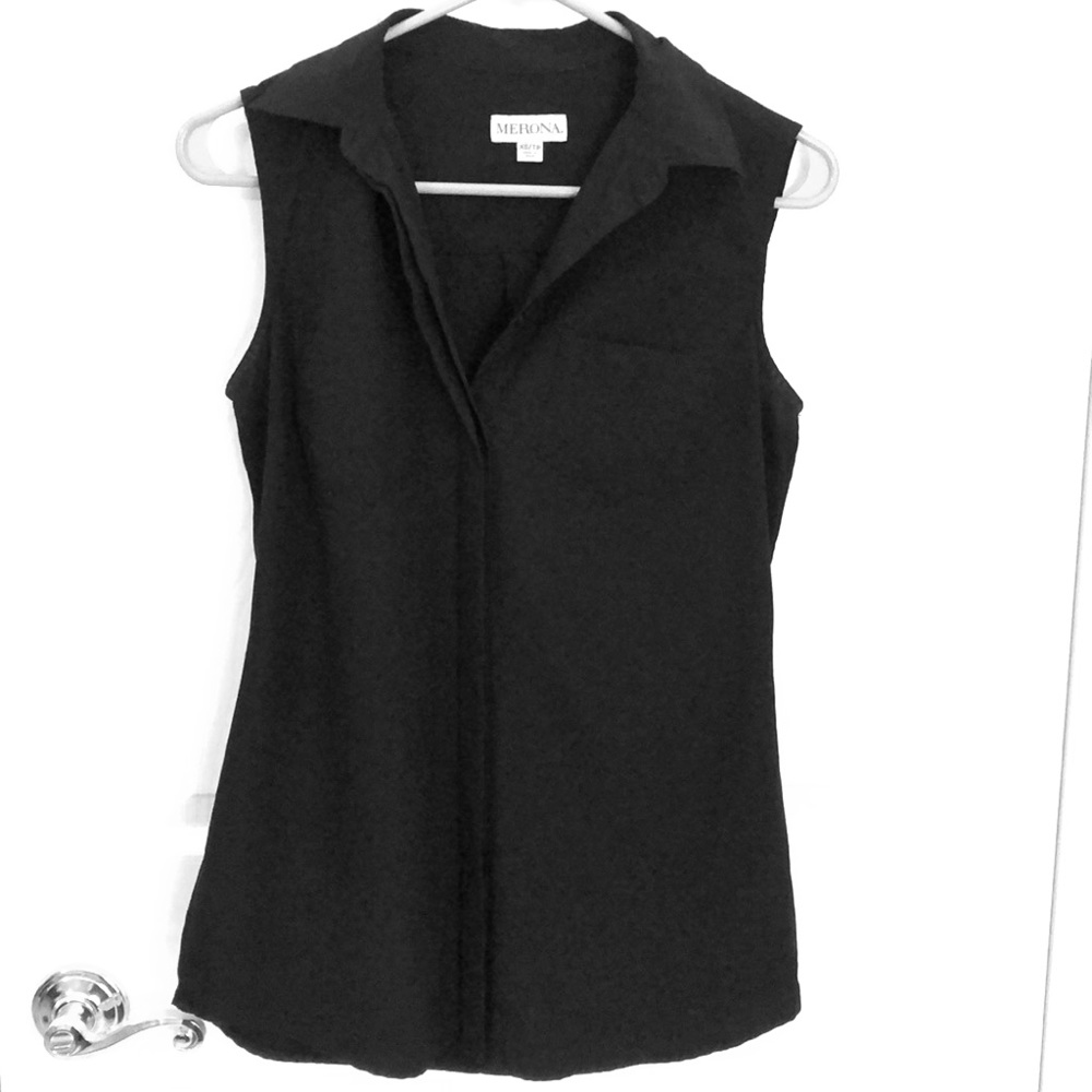 Button-up, sleeve-less blouse